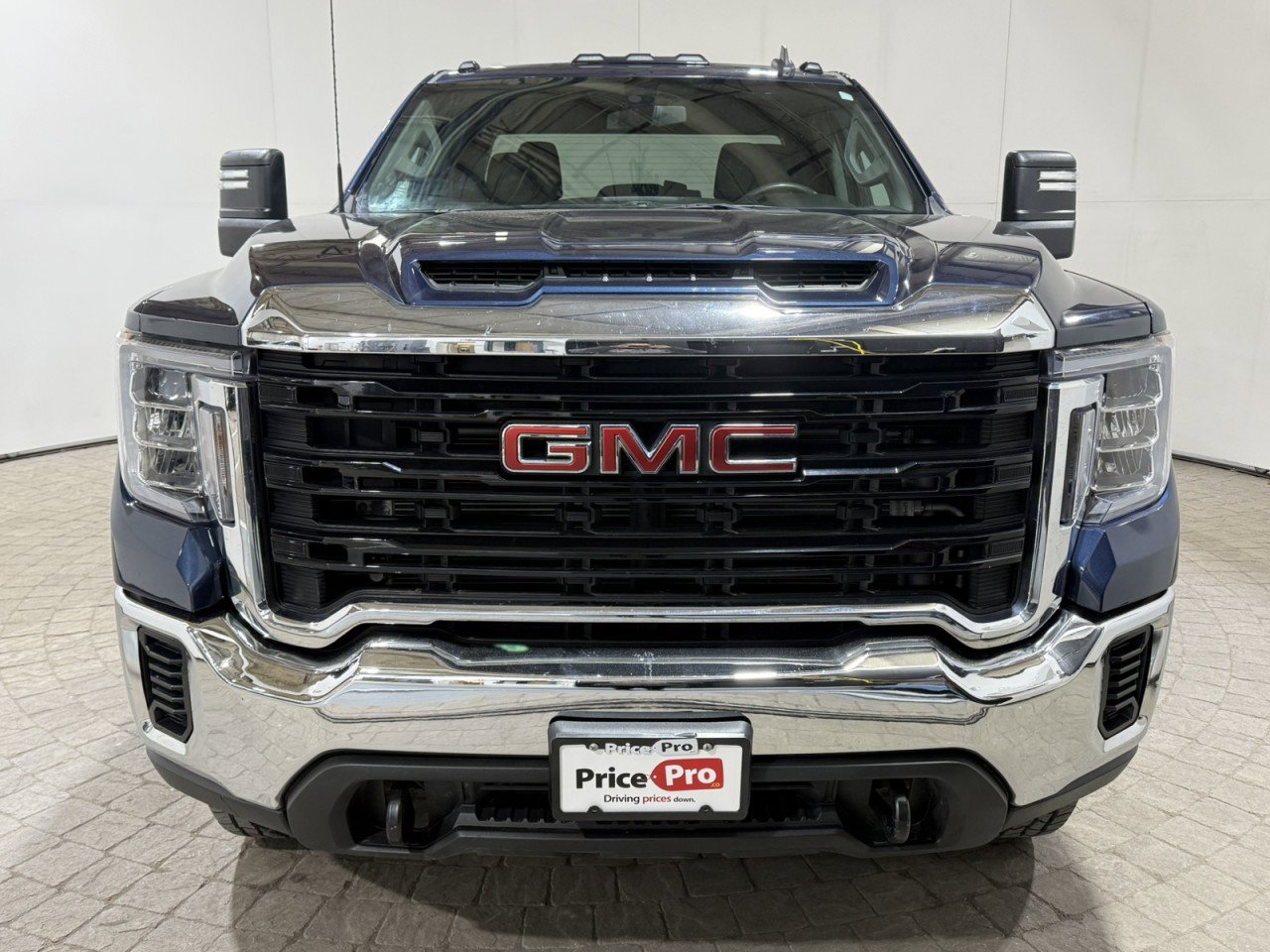Used 2022 GMC Sierra 2500 Pro w/ Convenience Package image 2