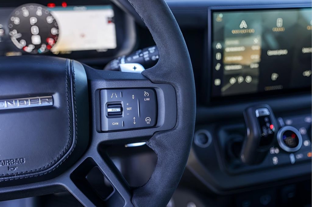 Used 2023 Land Rover Defender 110 V8 image 16