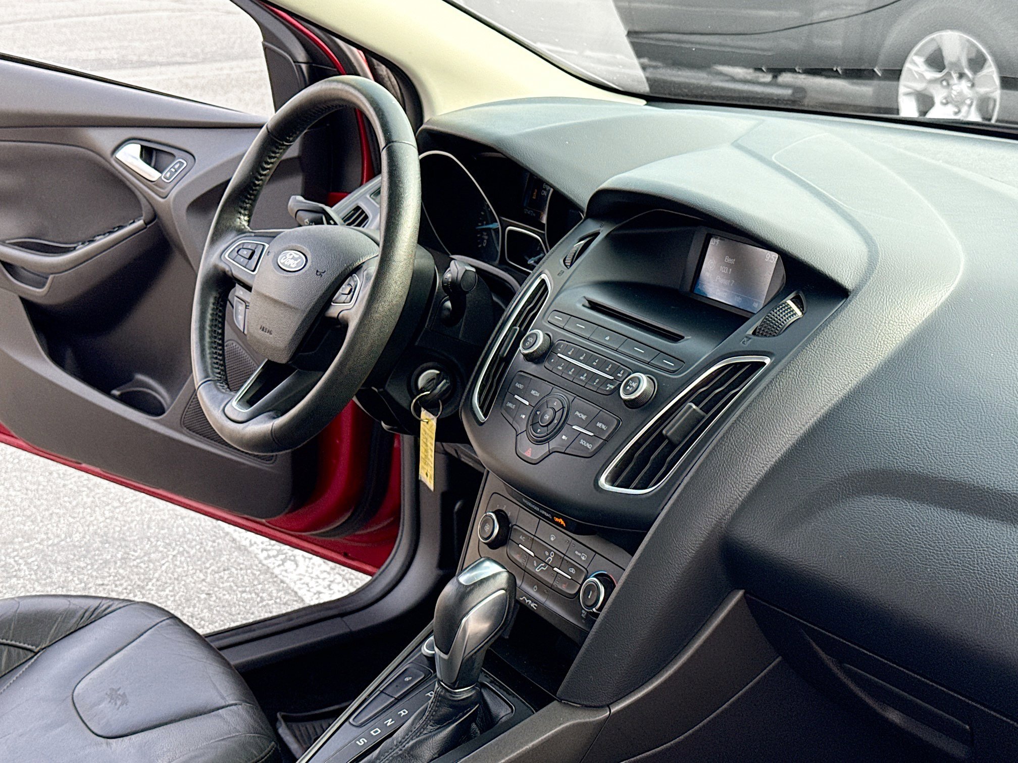 Used 2015 Ford Focus SE w/ Equipment Group 201A image 5