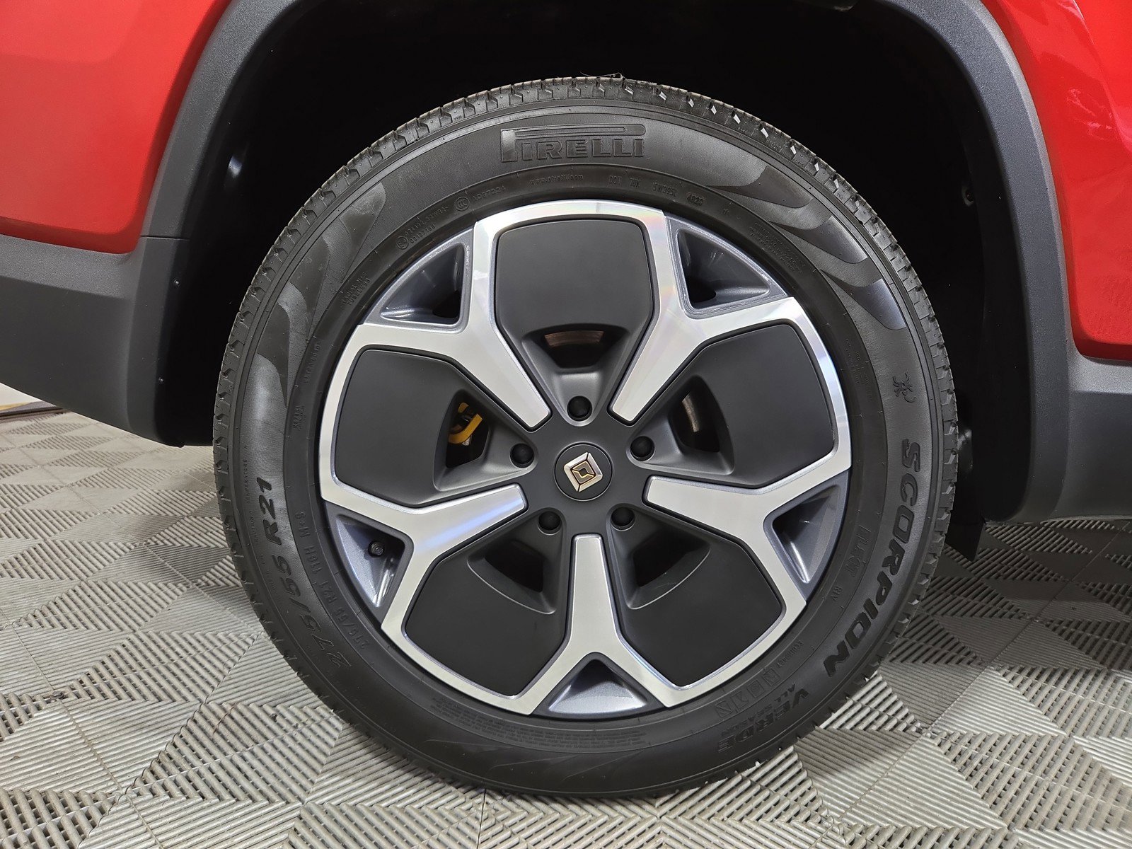 Used 2024 Rivian R1S Adventure AWD/4WD image 12