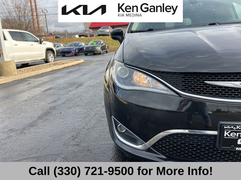 Used 2018 Chrysler Pacifica Touring-L w/ Premium Audio Group image 17