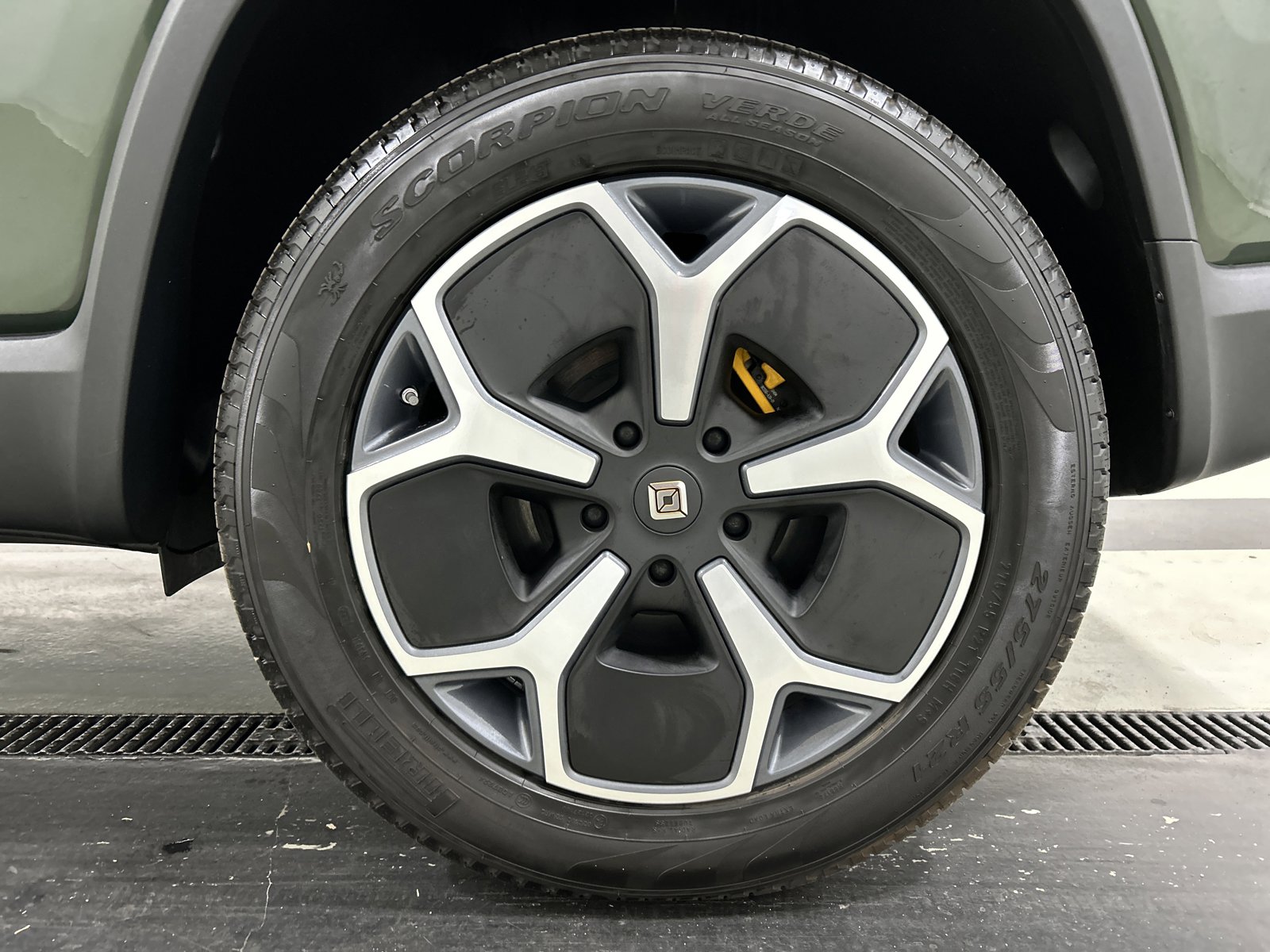 Used 2023 Rivian R1S Adventure image 10