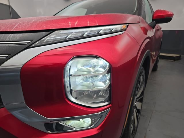 Used 2025 Mitsubishi Outlander SE image 14