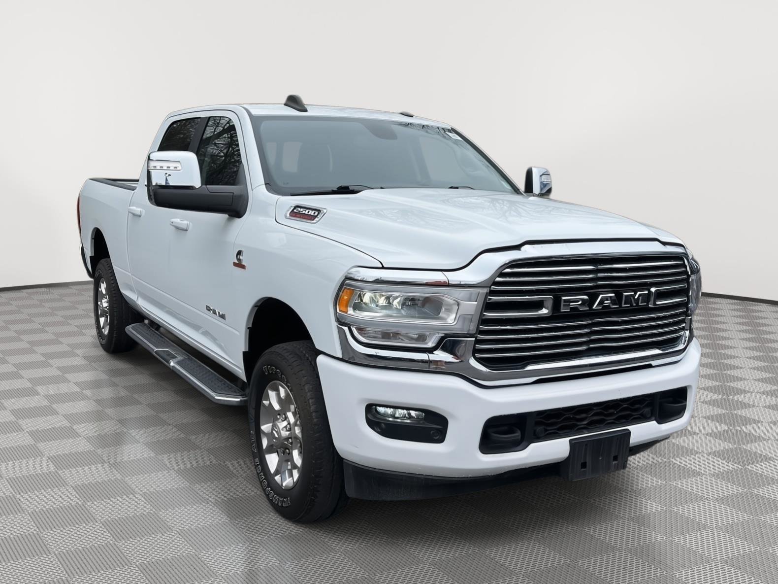 Used 2024 RAM 2500 Laramie AWD/4WD image 3