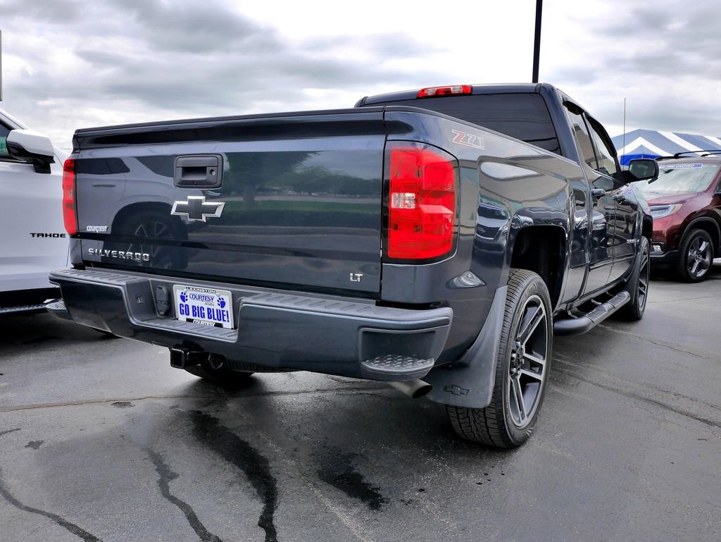 Used 2017 Chevrolet Silverado 1500 LT w/ LPO, Black Pack AWD/4WD image 5