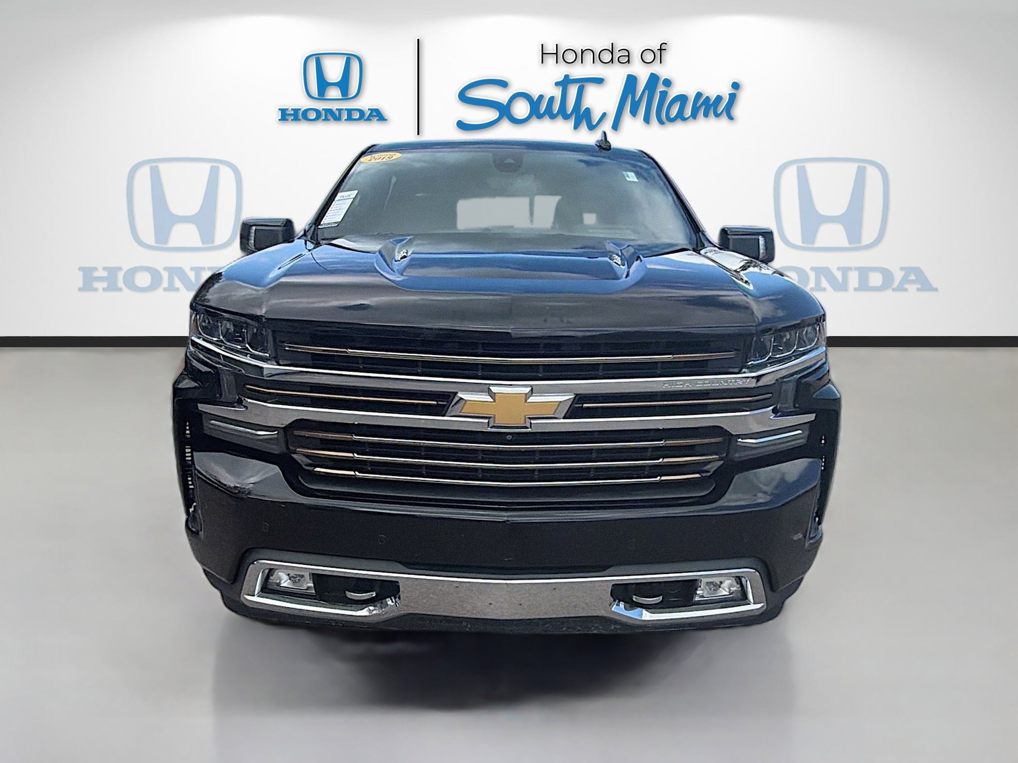 Used 2019 Chevrolet Silverado 1500 High Country w/ Technology Package AWD/4WD image 2