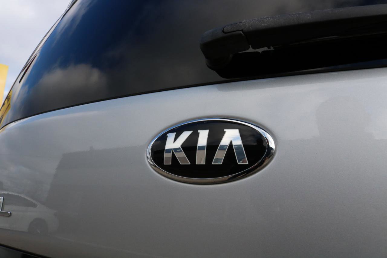 Used 2016 Kia Soul + FWD image 14