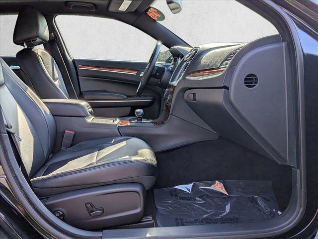 Used 2014 Chrysler 300 w/ Driver Convenience Group RWD image 21