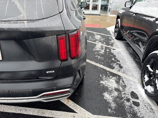 Used 2023 Kia Sorento SX image 4