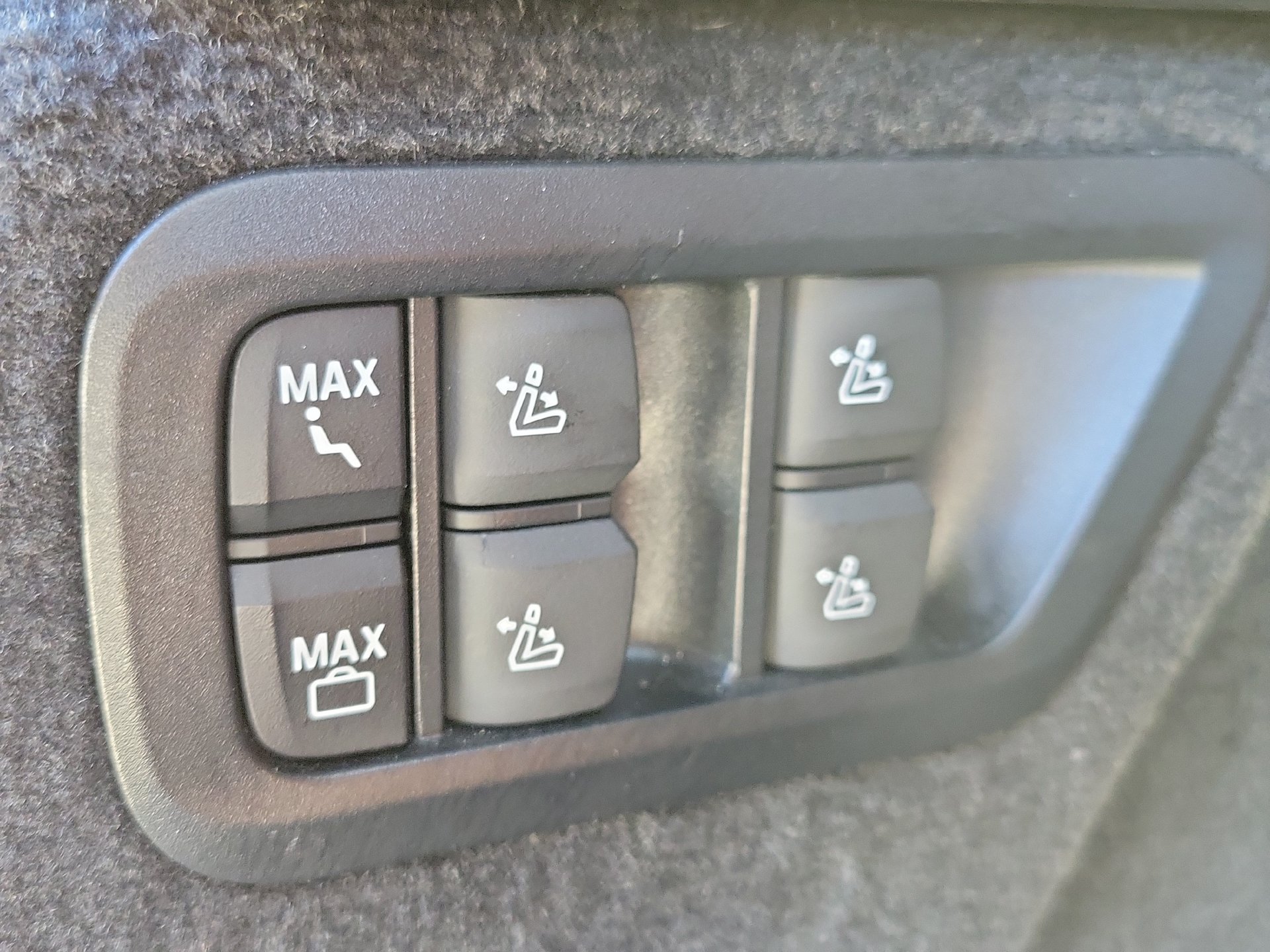 Used 2024 BMW X7 xDrive40i w/ M Sport Package AWD/4WD image 15