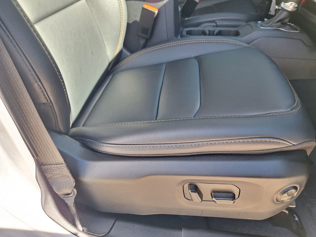 Used 2024 Jeep Wrangler Sahara image 25