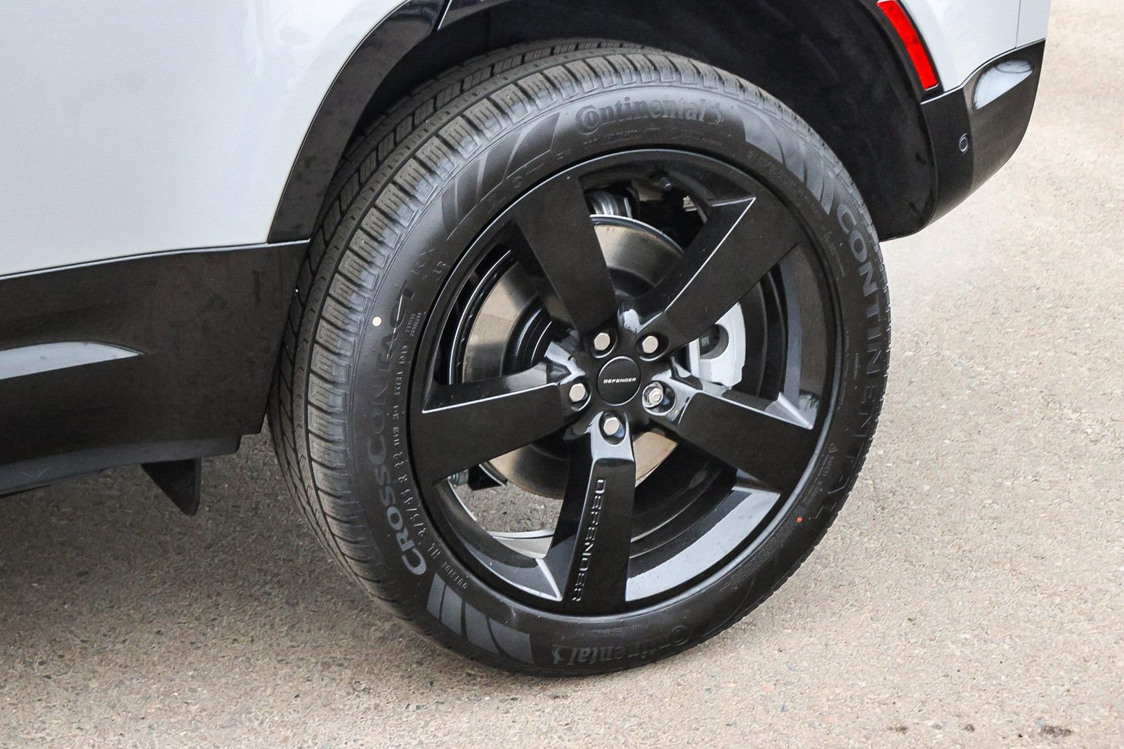 New 2026 Land Rover Defender 110 X-Dynamic SE image 10