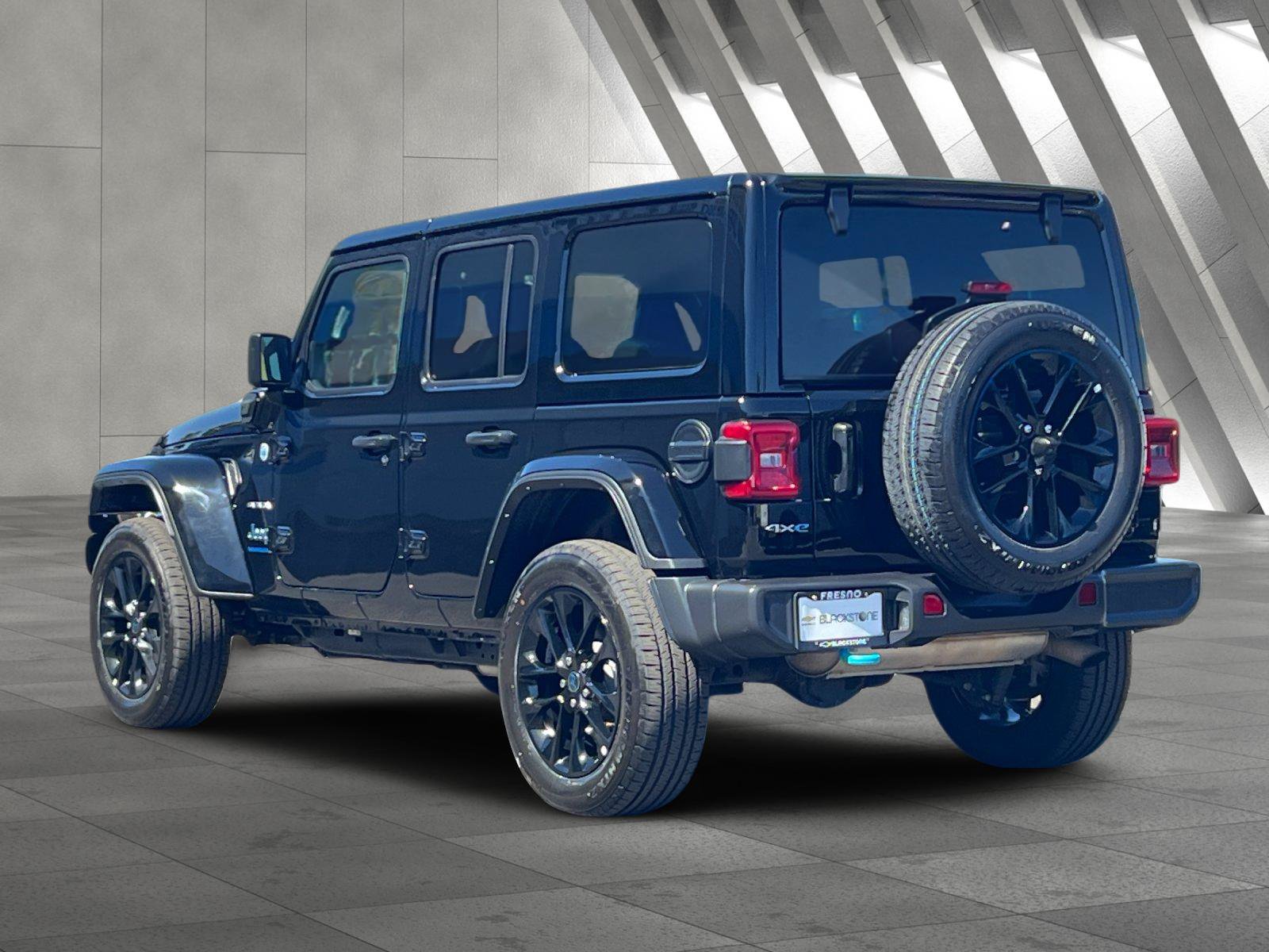 Used 2024 Jeep Wrangler Unlimited Sahara AWD/4WD image 6