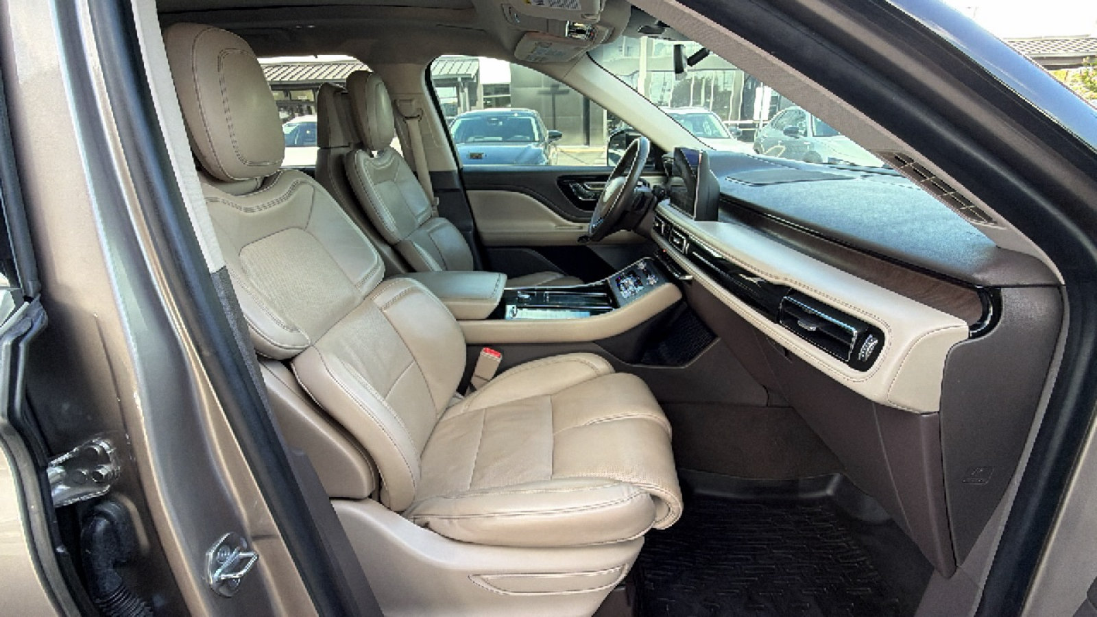 Used 2020 Lincoln Aviator Reserve w/ Equipment Group 201A RWD image 30