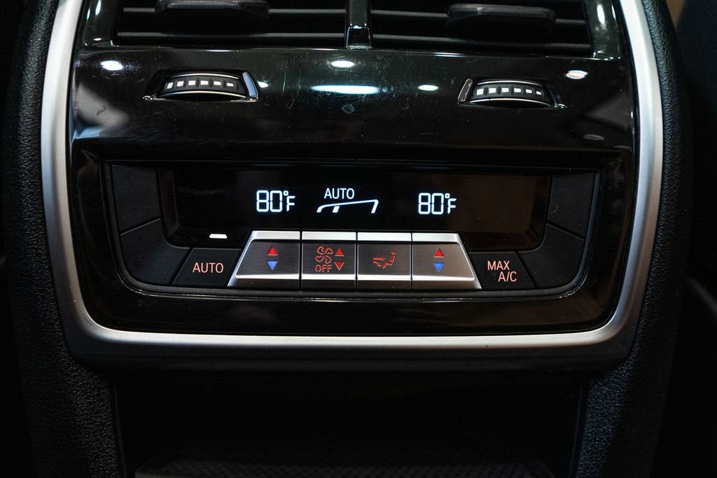 Used 2024 BMW X7 xDrive40i w/ Parking Assistance Package image 33