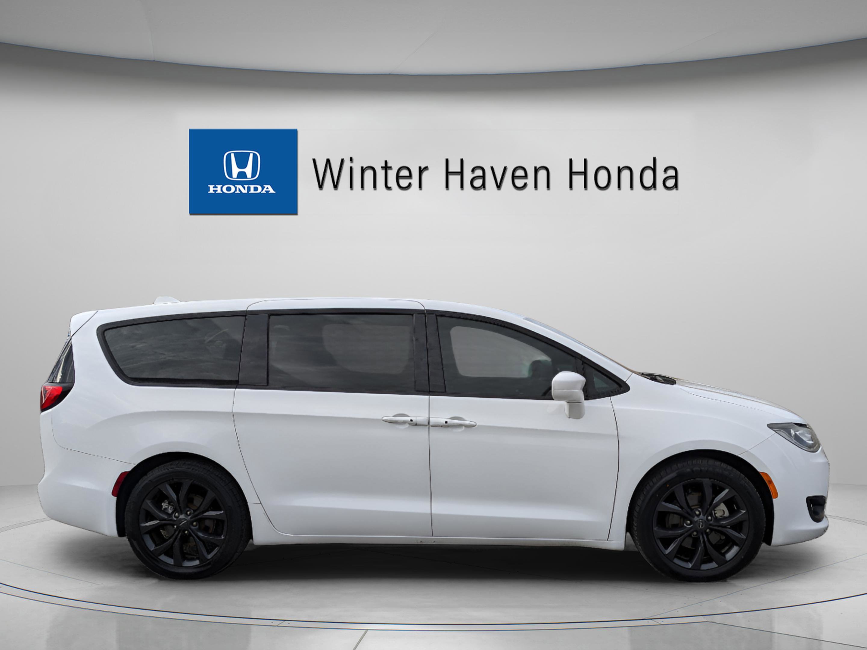 Used 2019 Chrysler Pacifica Touring Plus w/ S Appearance Package image 9