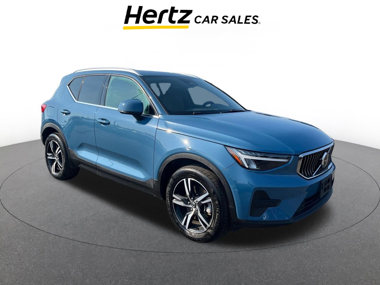 Used 2024 Volvo XC40 B5 Core