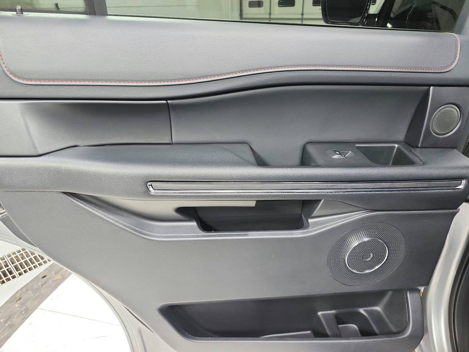 Used 2024 Ford Expedition Limited RWD image 45