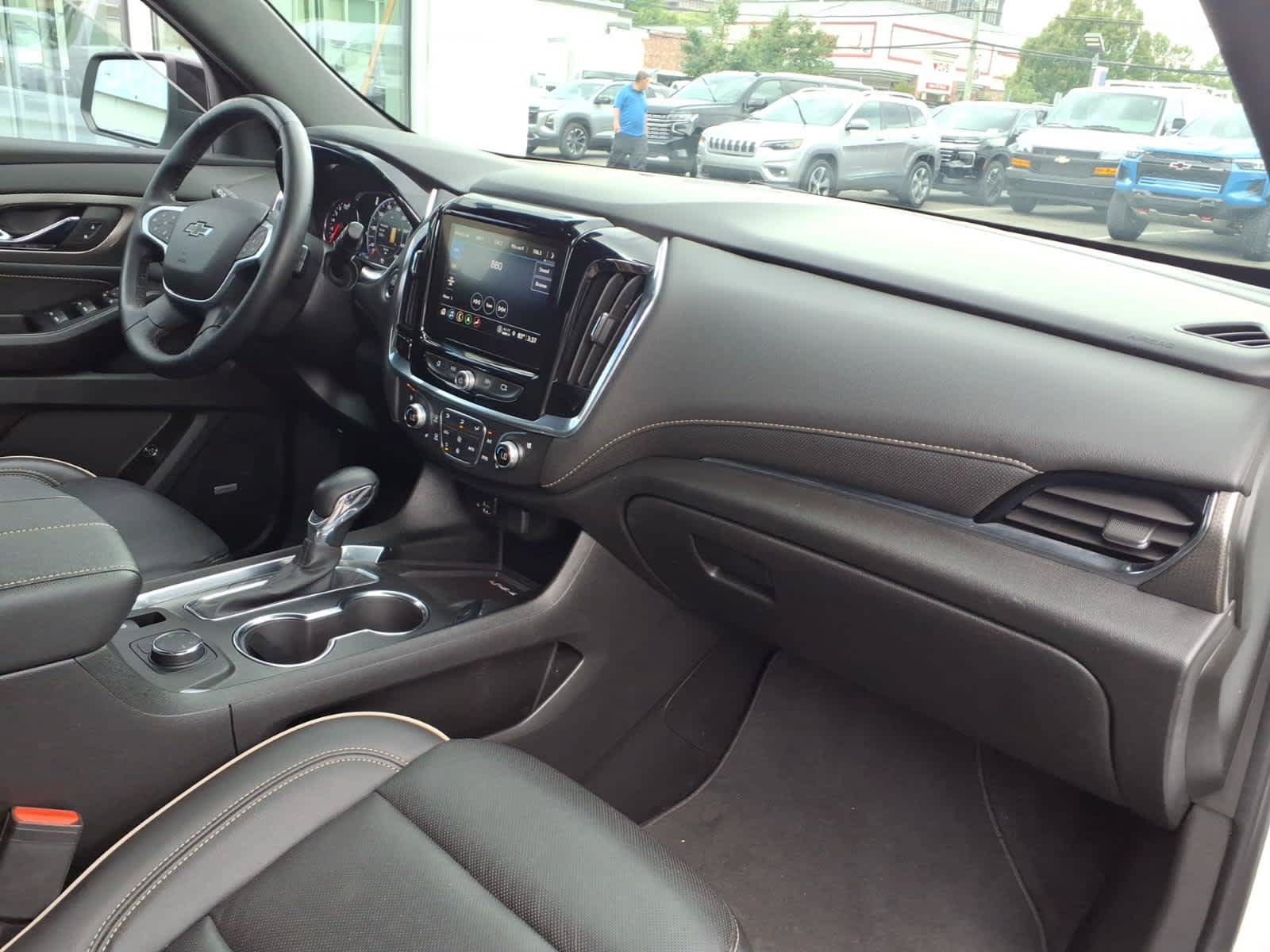 Certified 2023 Chevrolet Traverse Premier w/ Redline Edition AWD/4WD image 21