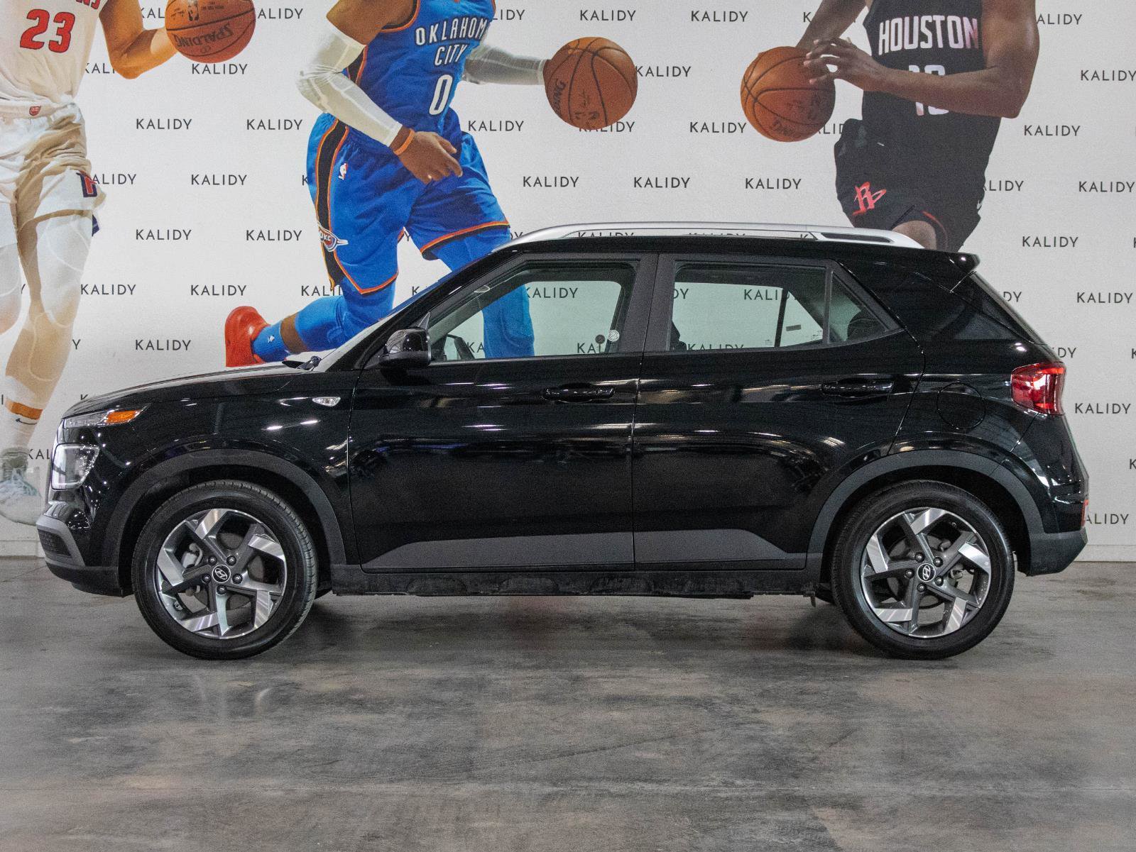 Used 2025 Hyundai Venue SEL image 17