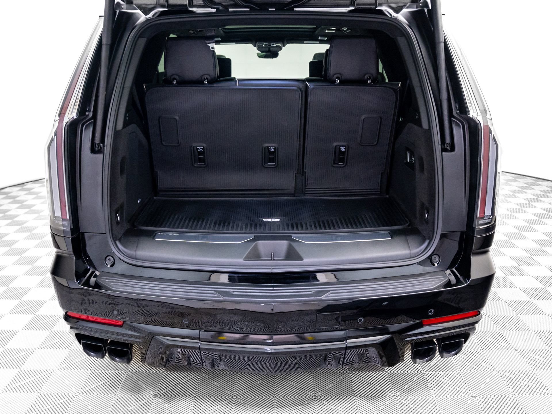 Certified 2025 Cadillac Escalade V w/ LPO, ONYX Package image 38