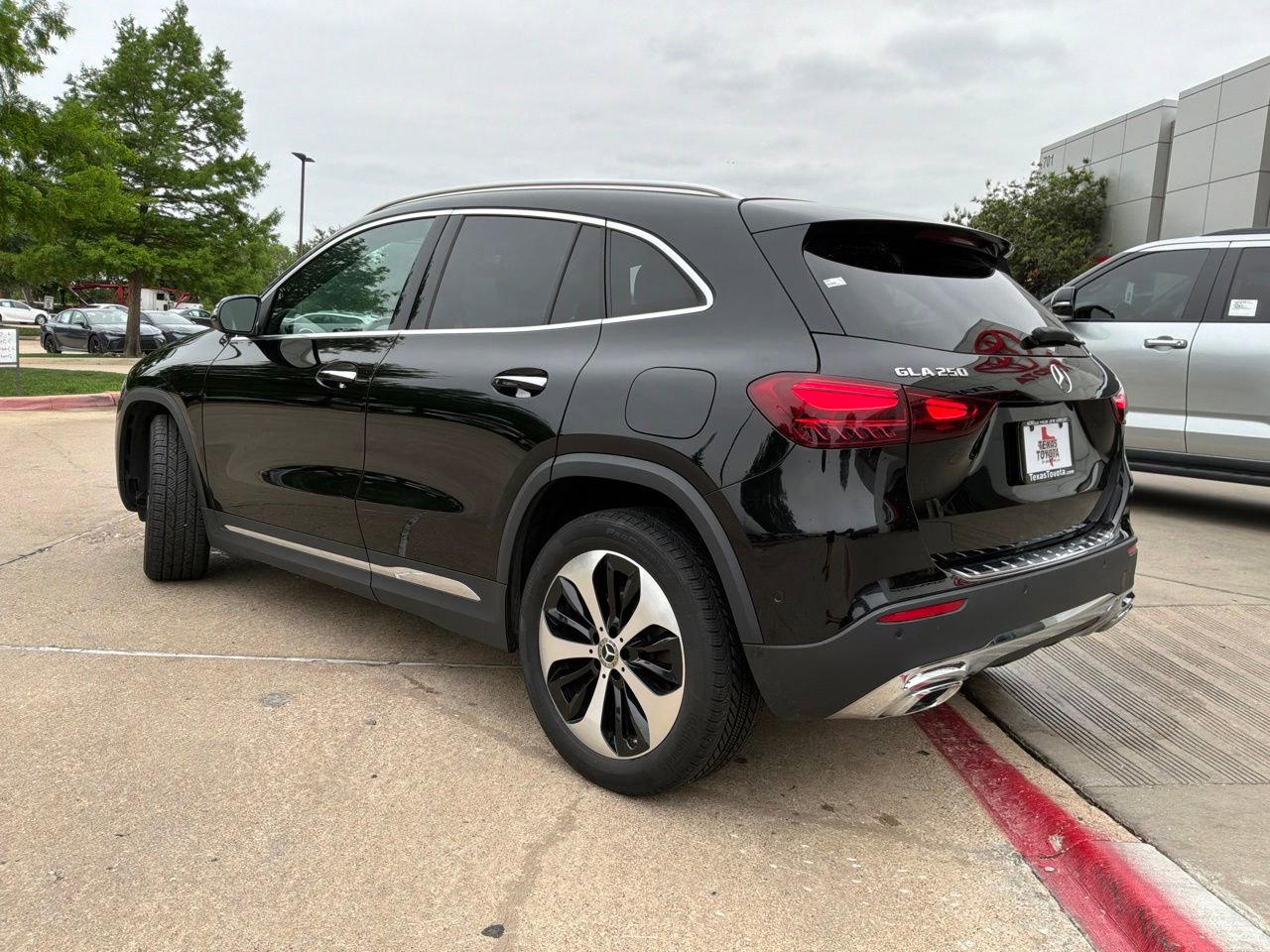 Used 2025 Mercedes-Benz GLA 250 image 8
