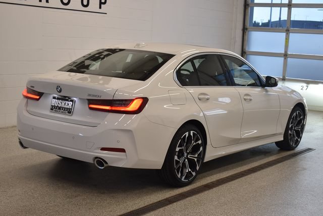 New 2026 BMW 330i xDrive Sedan w/ Convenience Package AWD/4WD image 4