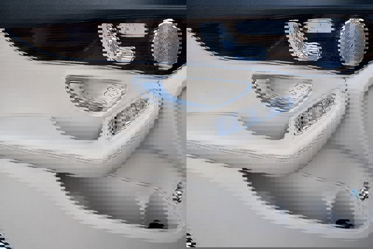 Used 2021 Mercedes-Benz C 300 4MATIC Sedan w/ Premium Package image 9