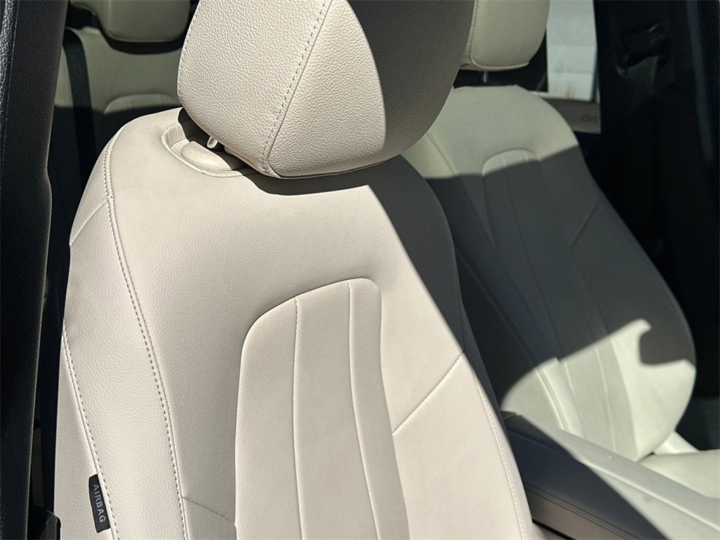 Used 2023 Mercedes-Benz GLB 250 4MATIC image 11