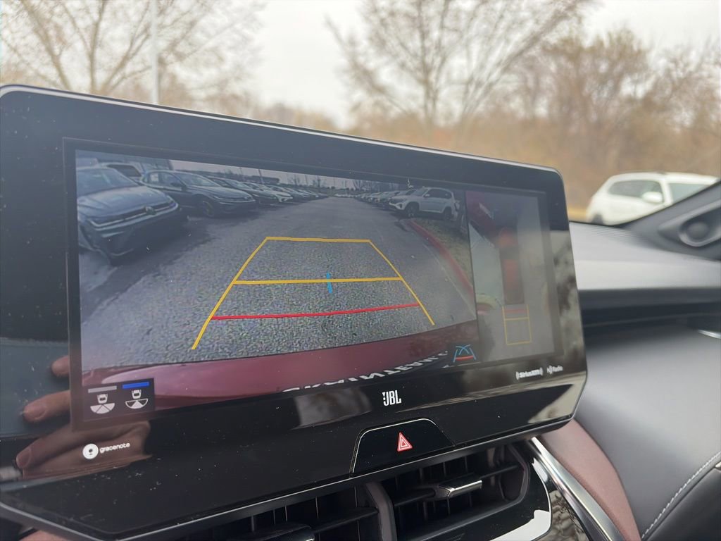 Used 2021 Toyota Venza Limited image 16