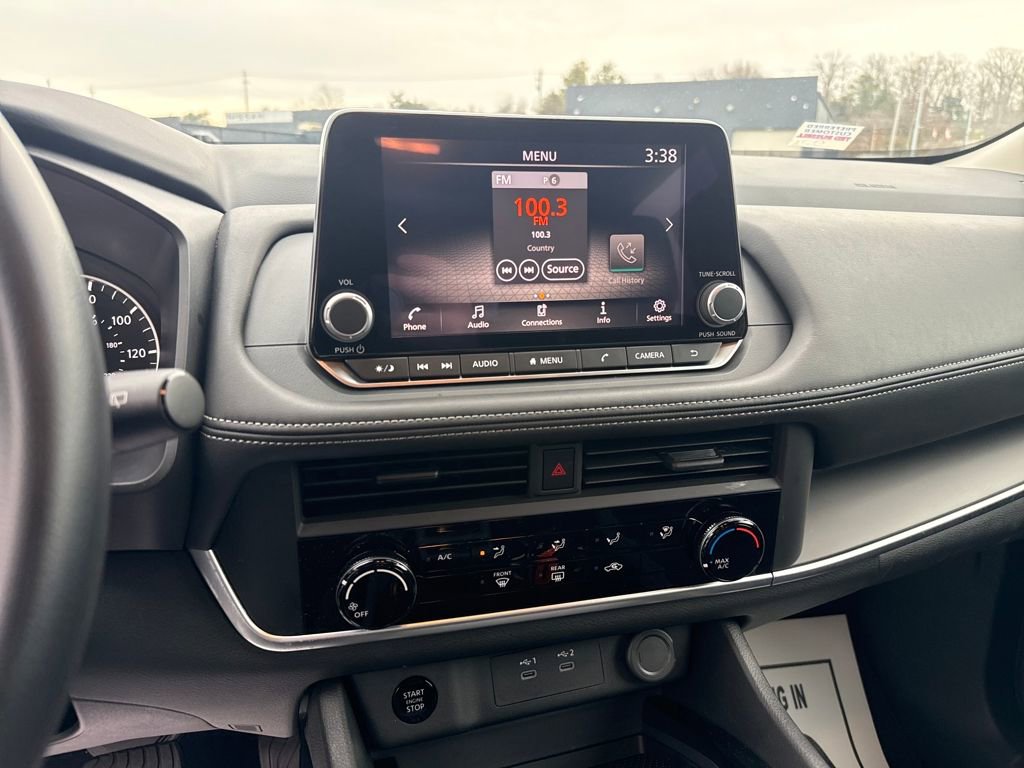 Used 2025 Nissan Rogue S image 18