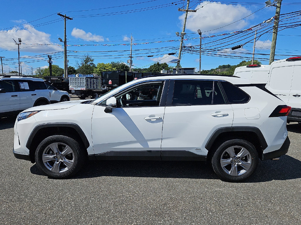 Used 2022 Toyota RAV4 XLE w/ Convenience Package AWD/4WD image 7