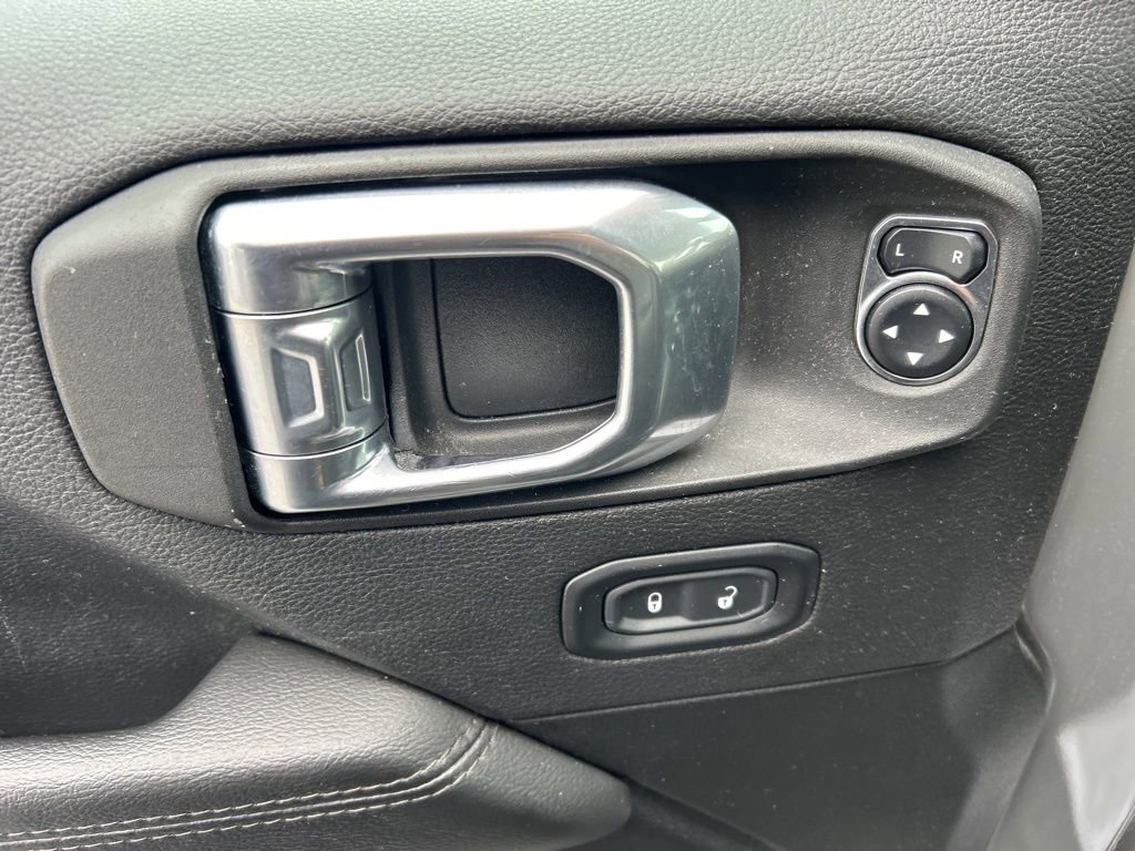 Used 2021 Jeep Wrangler Unlimited Sahara image 4