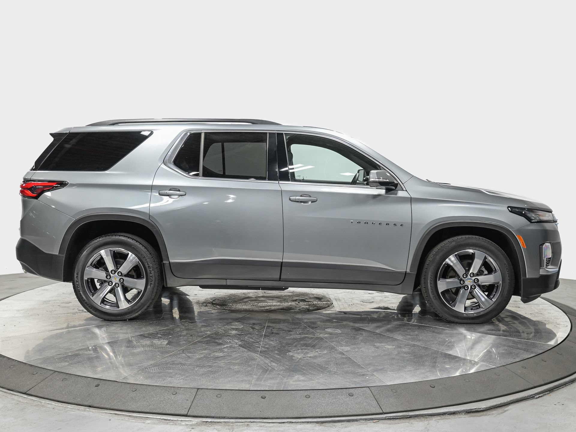 Used 2023 Chevrolet Traverse LT w/ LT Premium Package AWD/4WD image 8