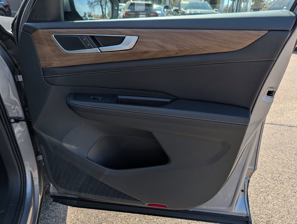 Used 2025 Volkswagen Atlas SE AWD/4WD image 15