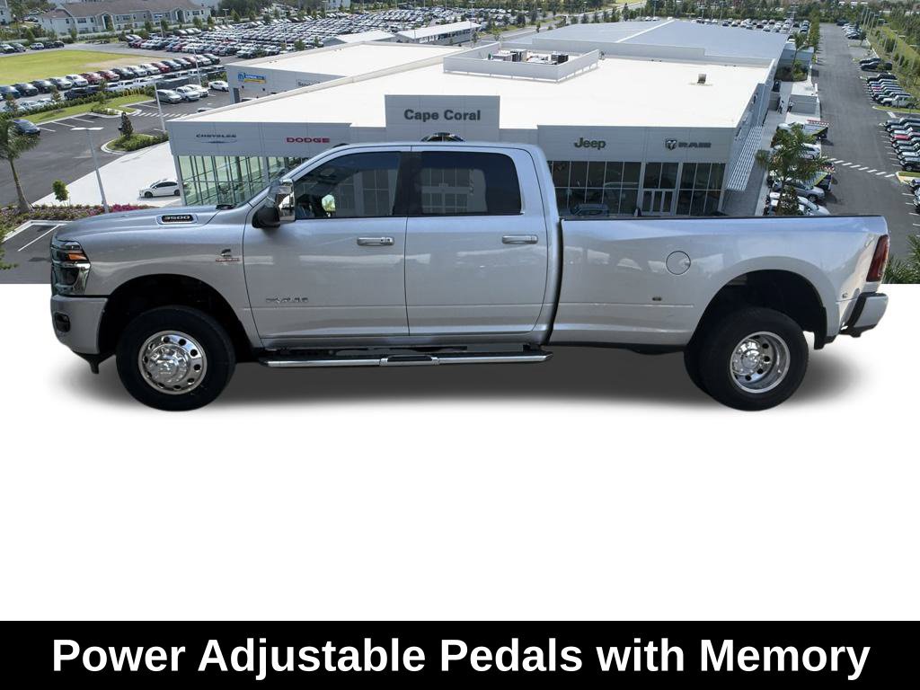 New 2026 RAM 3500 Laramie AWD/4WD image 9
