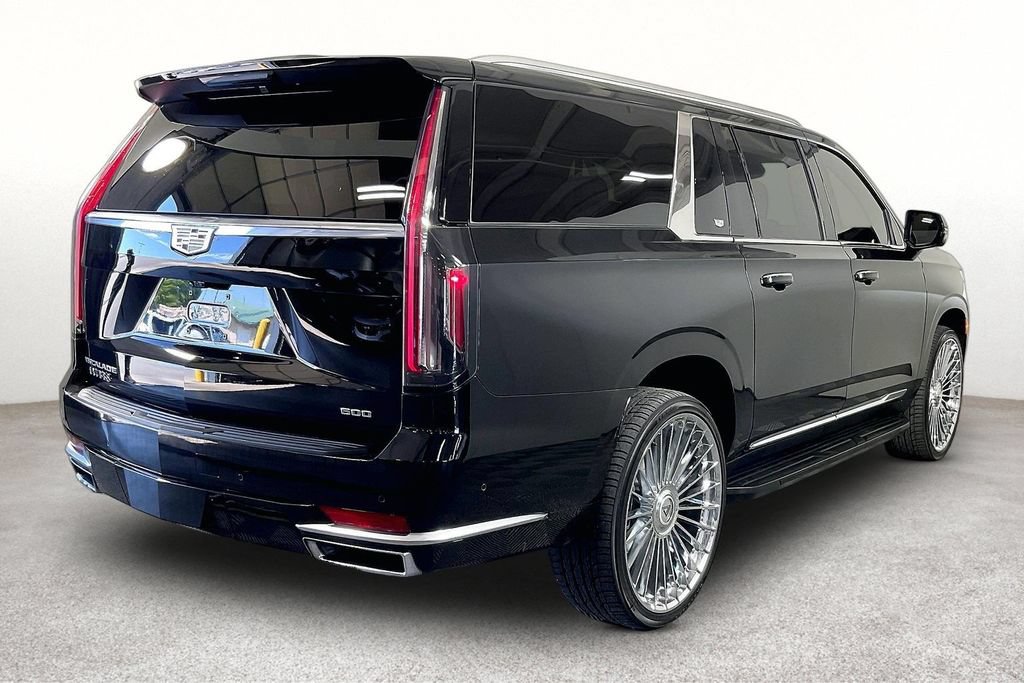 Used 2024 Cadillac Escalade ESV Premium Luxury AWD/4WD image 4