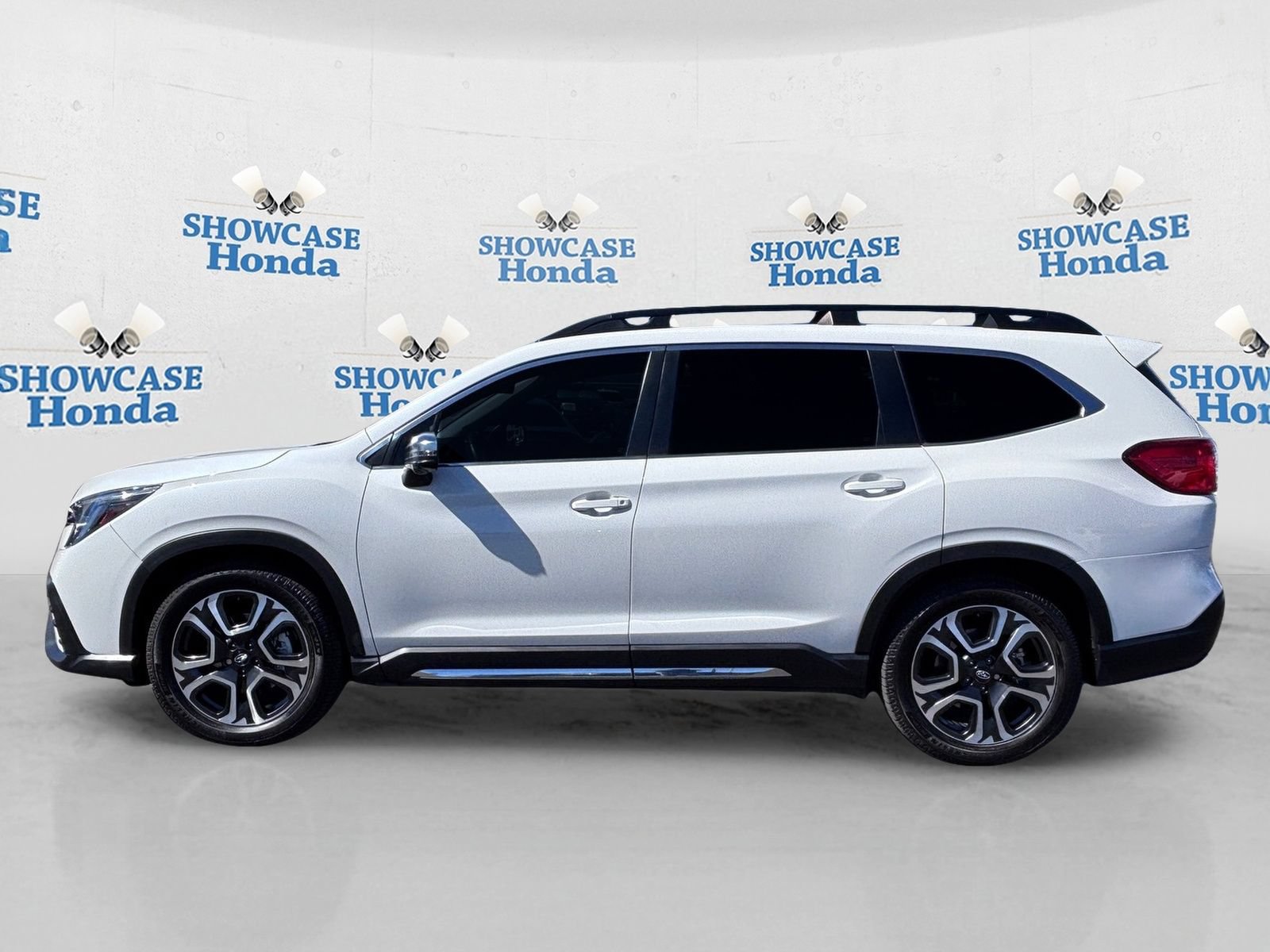 Used 2023 Subaru Ascent Limited w/ Technology Package AWD/4WD image 4