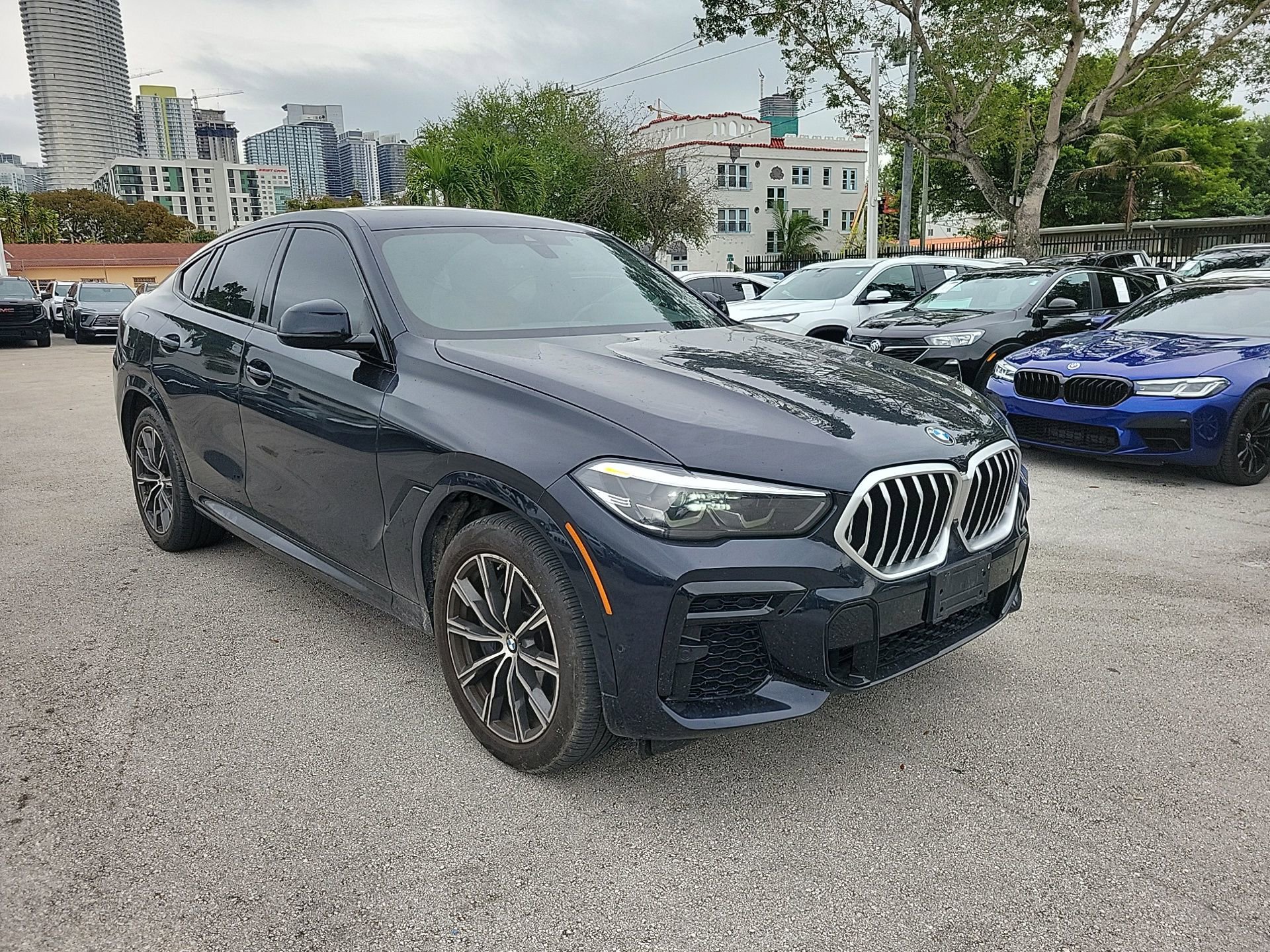 Used 2022 BMW X6 xDrive40i w/ M Sport Package image 5