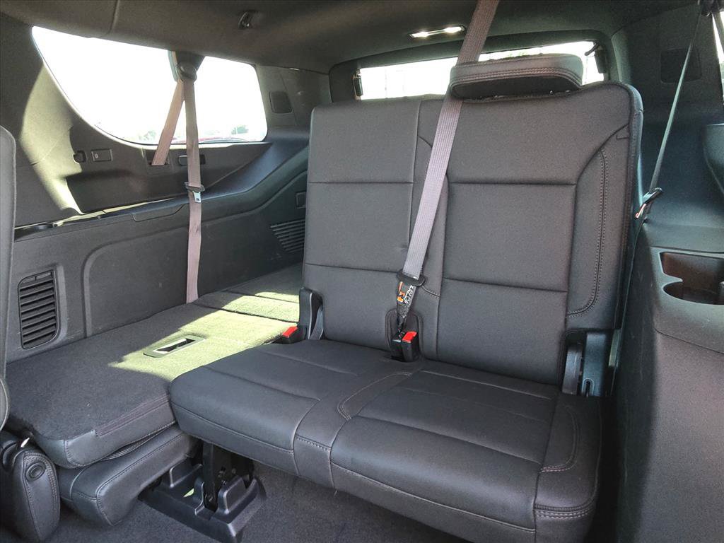 Used 2025 Chevrolet Suburban High Country AWD/4WD image 11