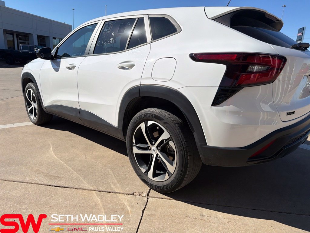 Used 2024 Chevrolet Trax RS FWD image 5