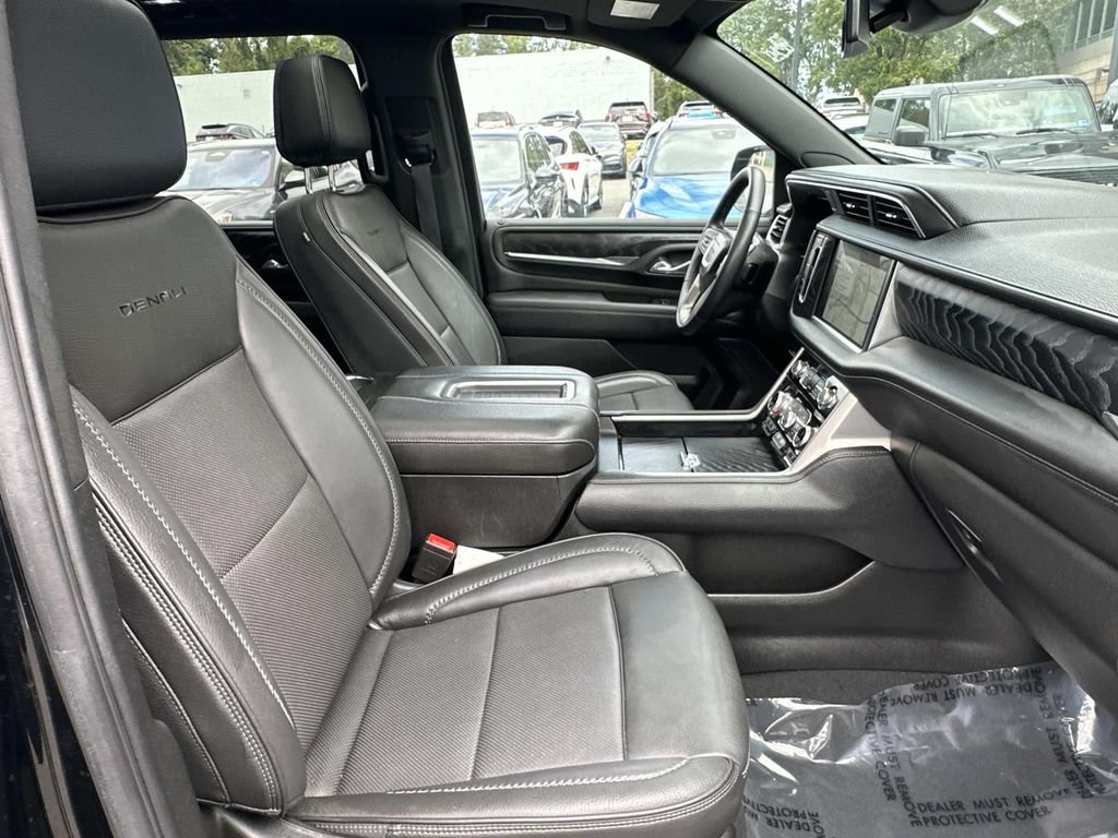 Used 2024 GMC Yukon XL Denali AWD/4WD image 14