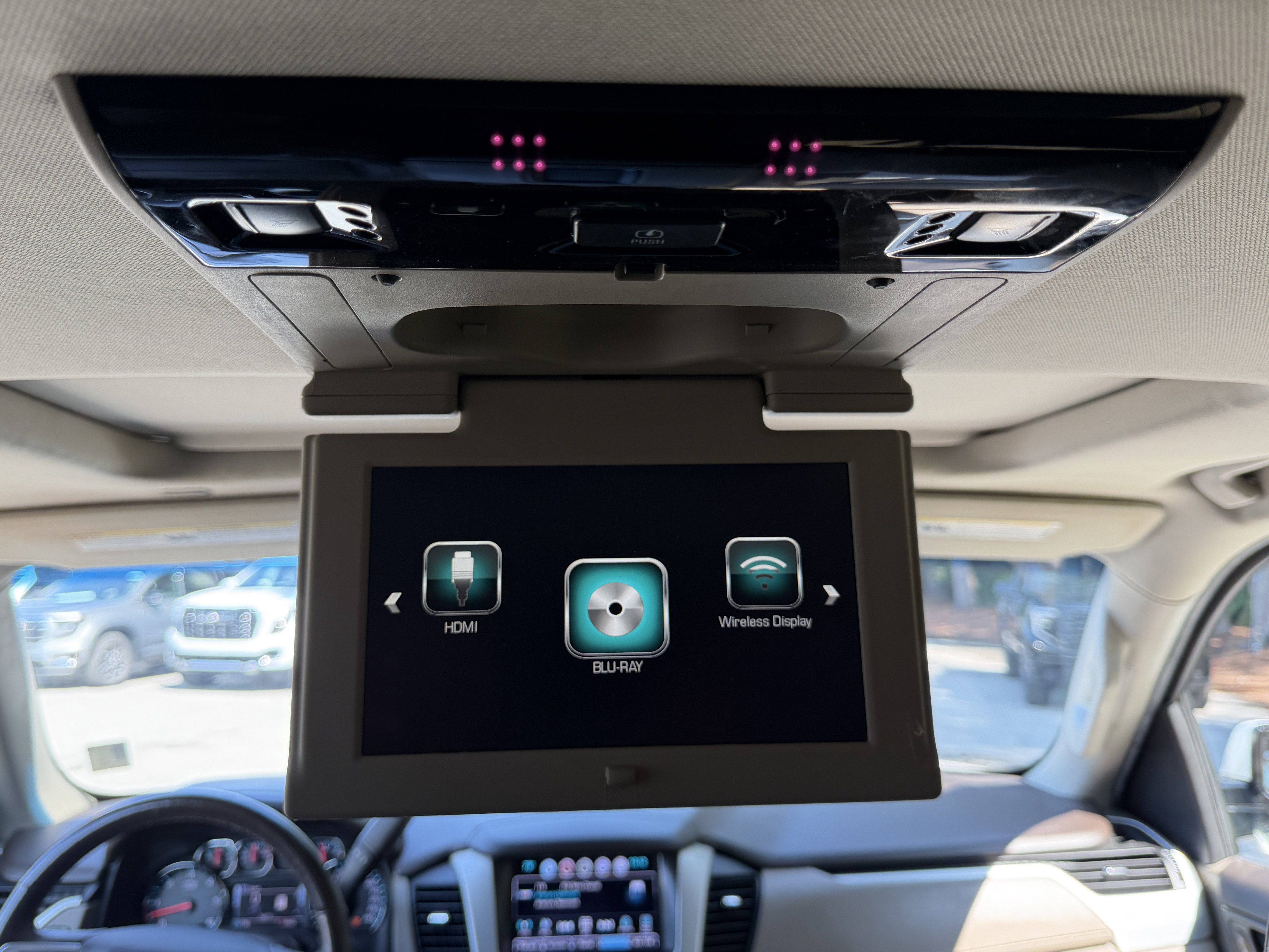 Used 2018 GMC Yukon SLT w/ Premium Edition RWD image 18