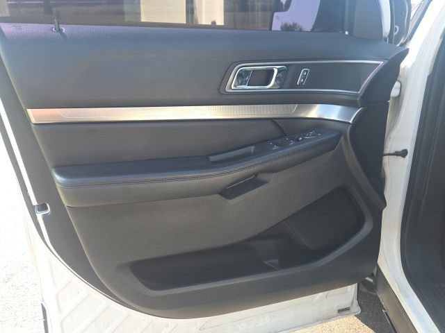 Used 2018 Ford Explorer XLT w/ Equipment Group 202A AWD/4WD image 24