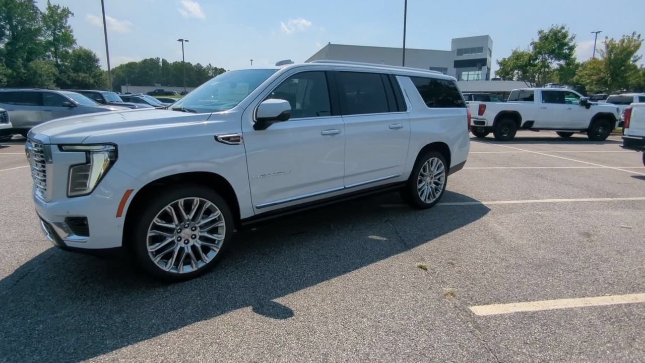 Used 2026 GMC Yukon XL Denali w/ Denali Reserve Package AWD/4WD image 4
