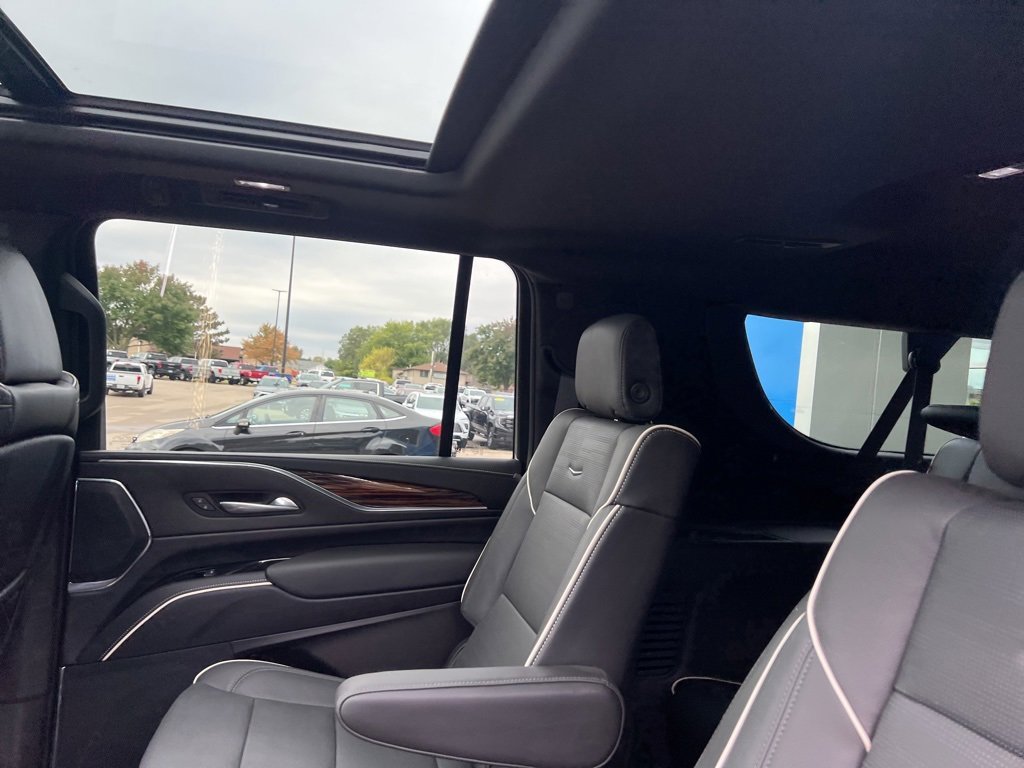 Used 2024 Cadillac Escalade ESV Premium Luxury image 8