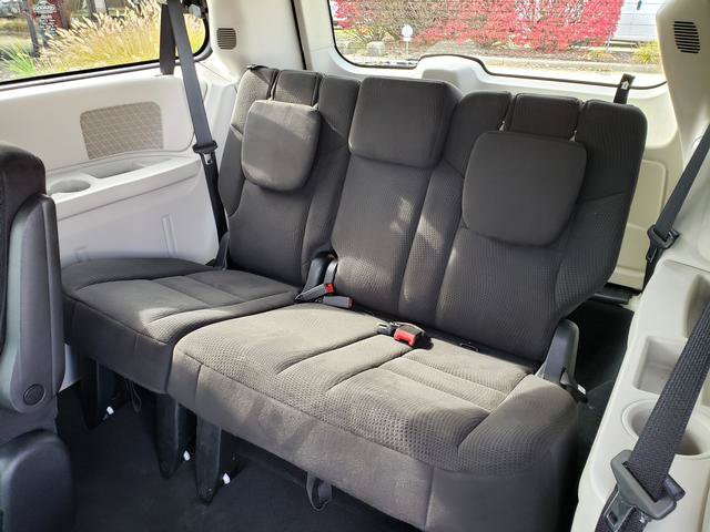 Used 2016 Dodge Grand Caravan SXT w/ Rear Park Assist Package FWD image 13