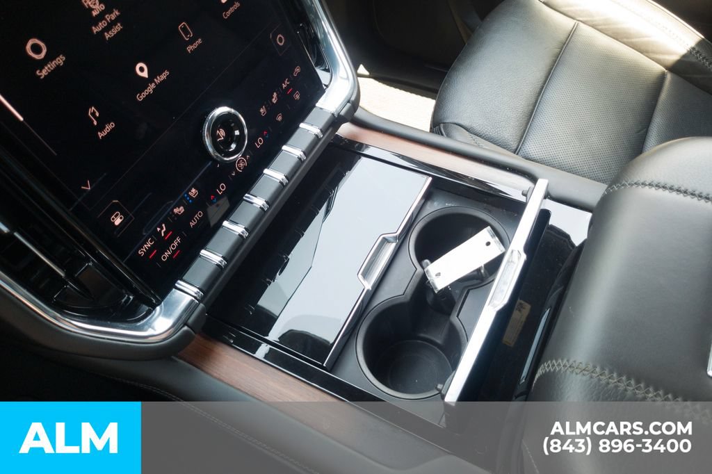 Used 2025 GMC Yukon Denali AWD/4WD image 27