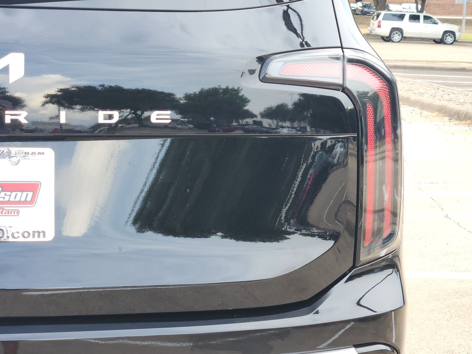 Used 2025 Kia Telluride EX w/ EX Captain's Chair Package FWD image 16