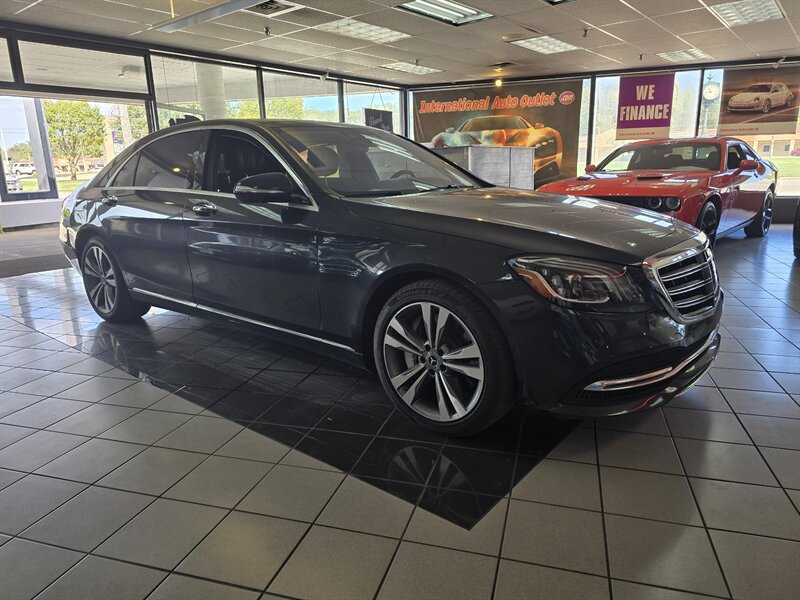 Used 2020 Mercedes-Benz S 560 4MATIC Sedan image 3